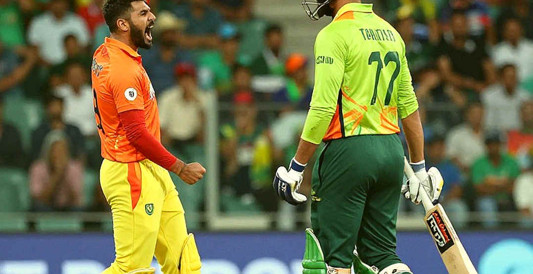 কেপ টাউনের পনেরো মিনিট: স্মিথের ঘাড়, বোল্যান্ডের বোঝা আর একটা অচেনা পিচ
