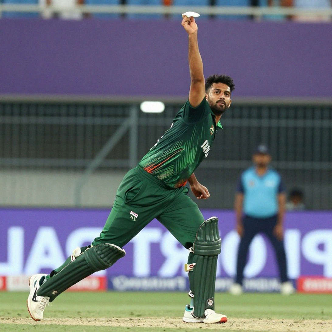 আঠারো আর চারের অসম খাতা: হারমানপ্রীতের বিদায়ে মান্ধানার সামনে ওয়ানডের অপরীক্ষিত প্রশ্ন
